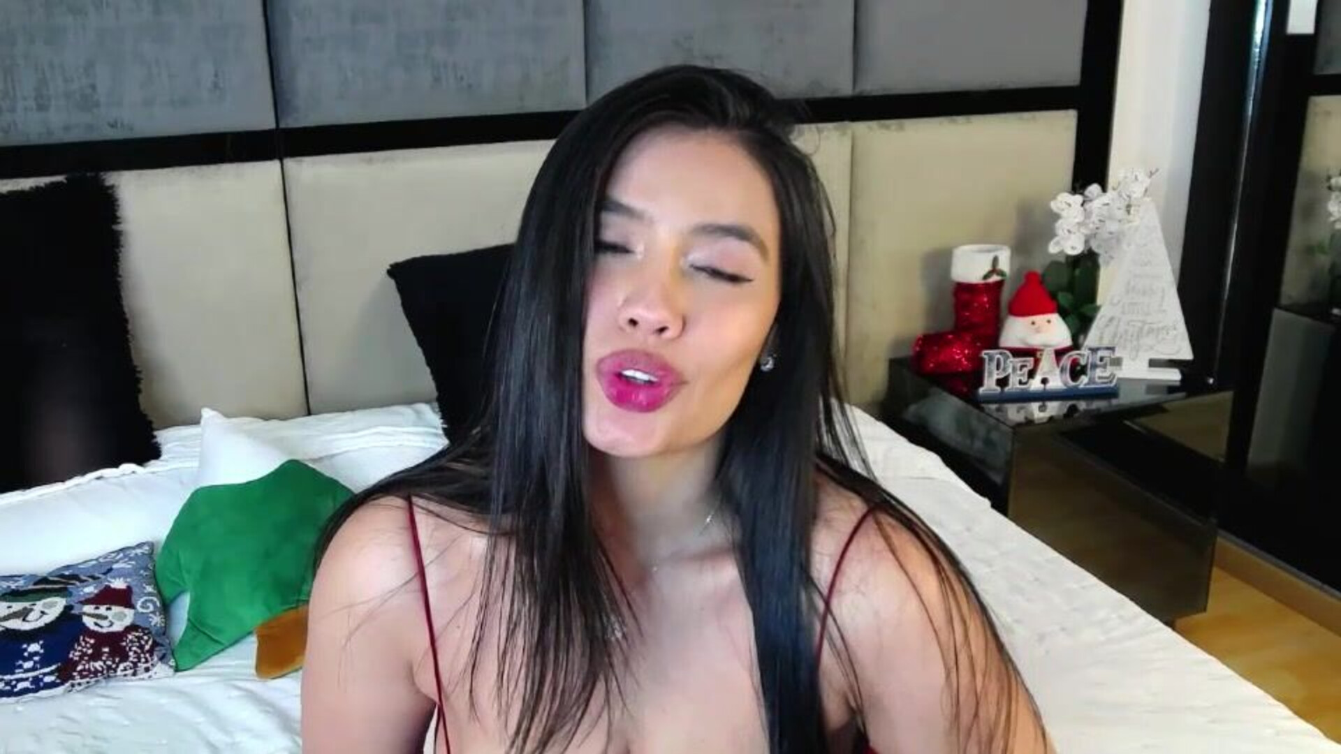 tamaraklose 2025 12 02 00h28m47s - webcam