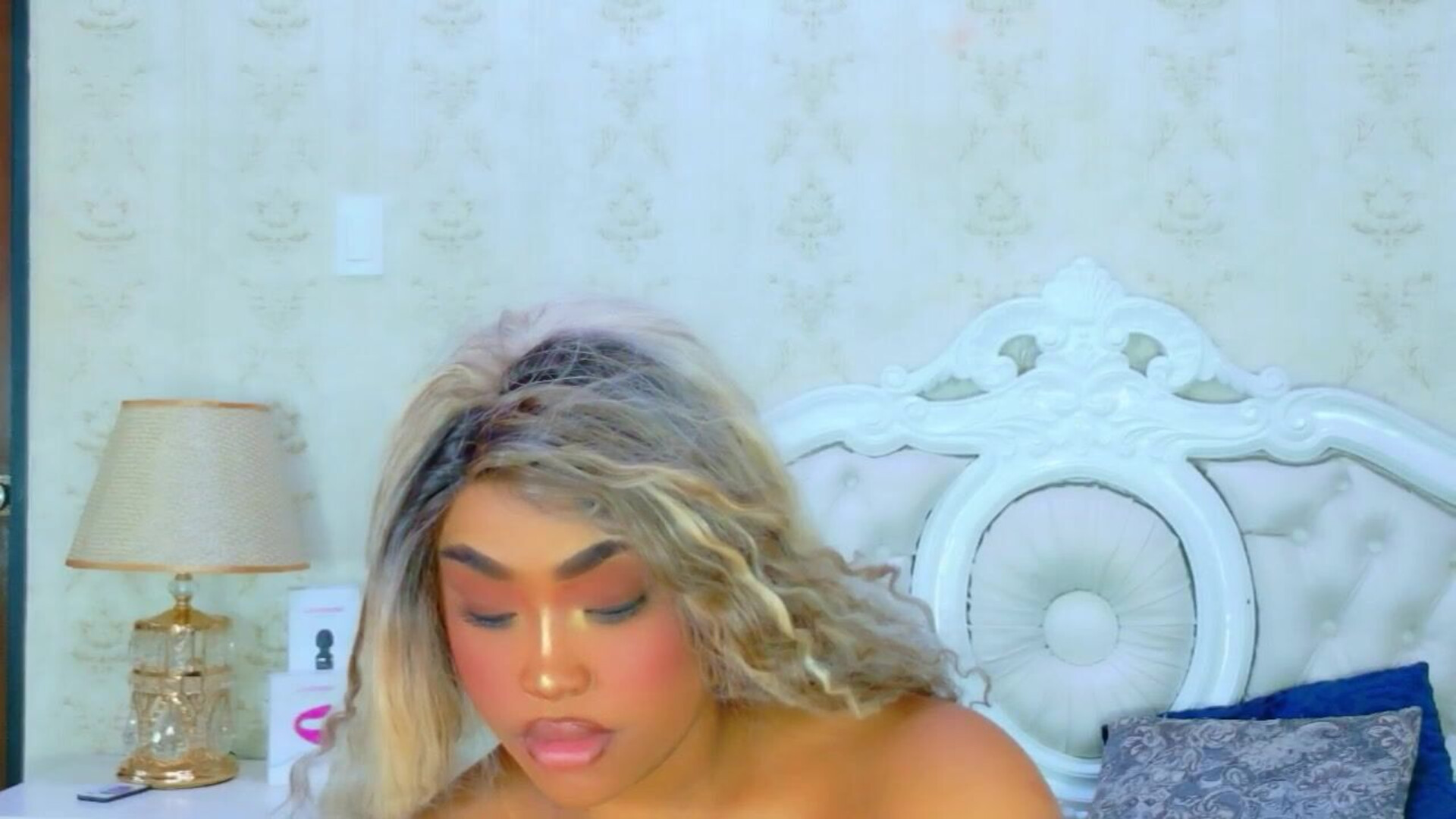 tianah glow 2025 12 24 14h08m31s - webcam