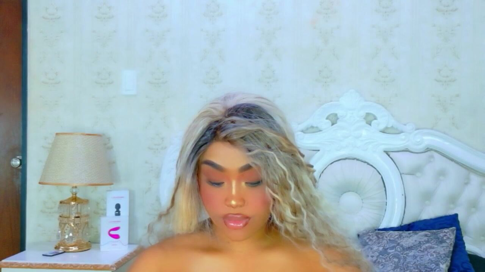 tianah glow 2025 12 24 14h08m31s - webcam