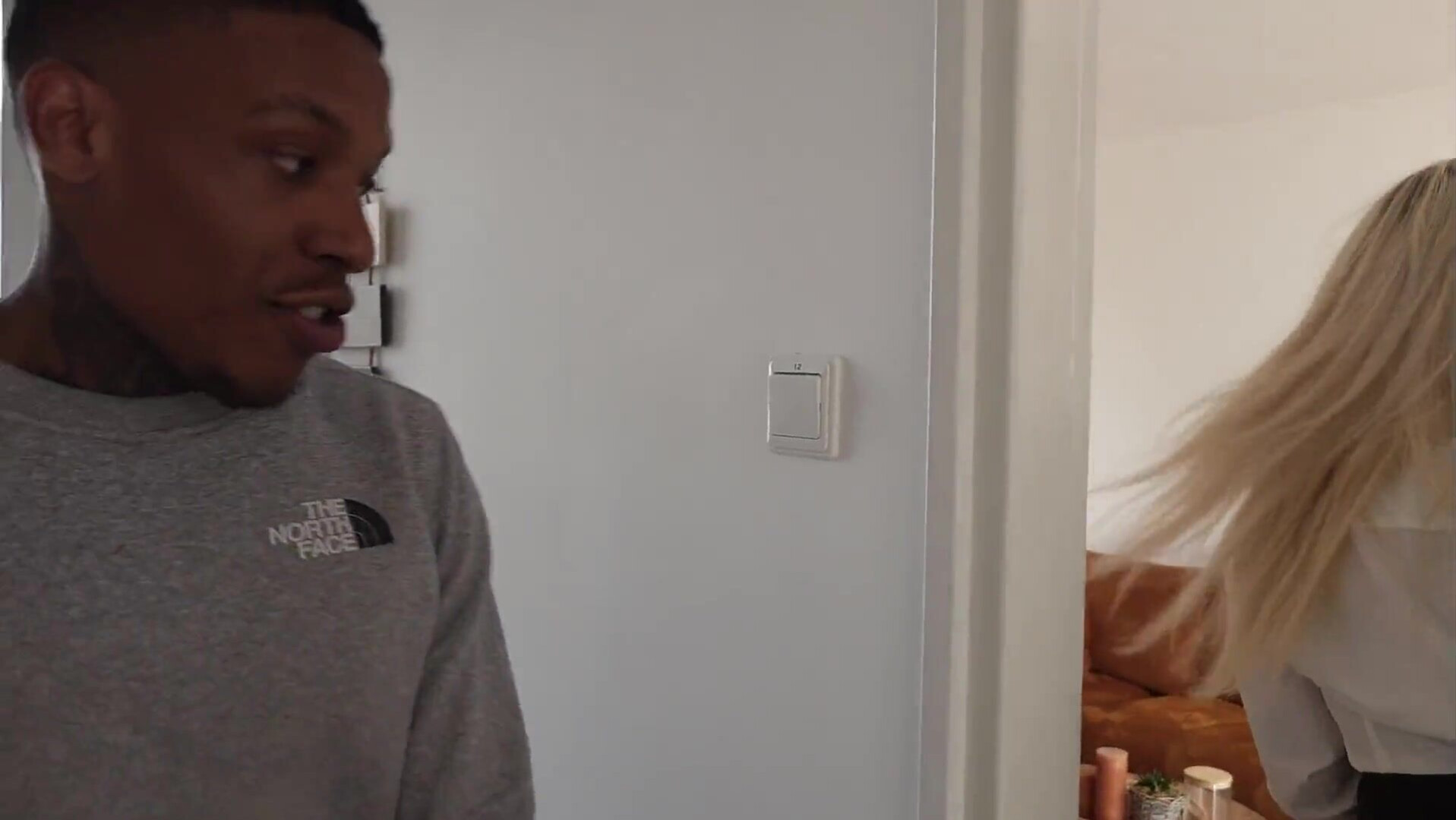 CJ Geile Deurwaarder Mel Trekt Aan CJ's Bel - milf - big ass - blowjob