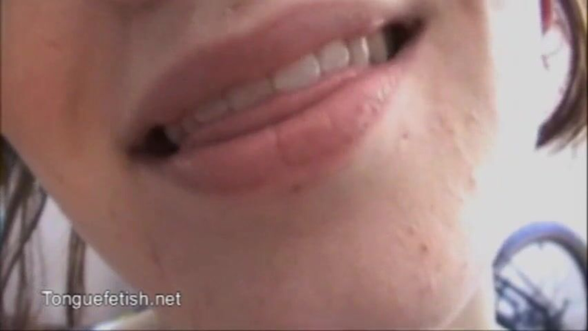 LISA BARLOW SWEET TEEN LONG TONGUE BLOWJOB B - teen - sexy - voice - long - tongue - blowjob - pov