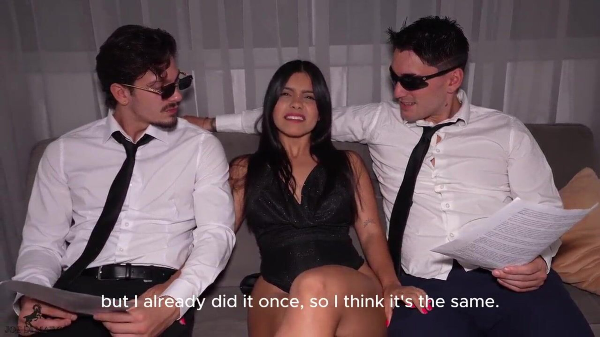 La entrevista en Medellín - teen - latina - blowjob - doggystyle - threesome