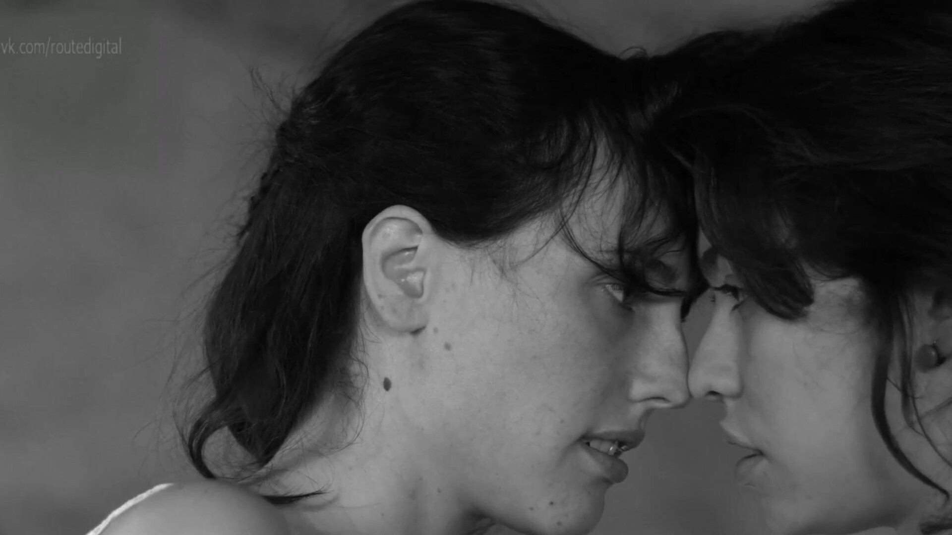 Natalia de Molina & Greta Fernández (Fernandez) Elisa y Marcela (2019) - lesbian - small tits
