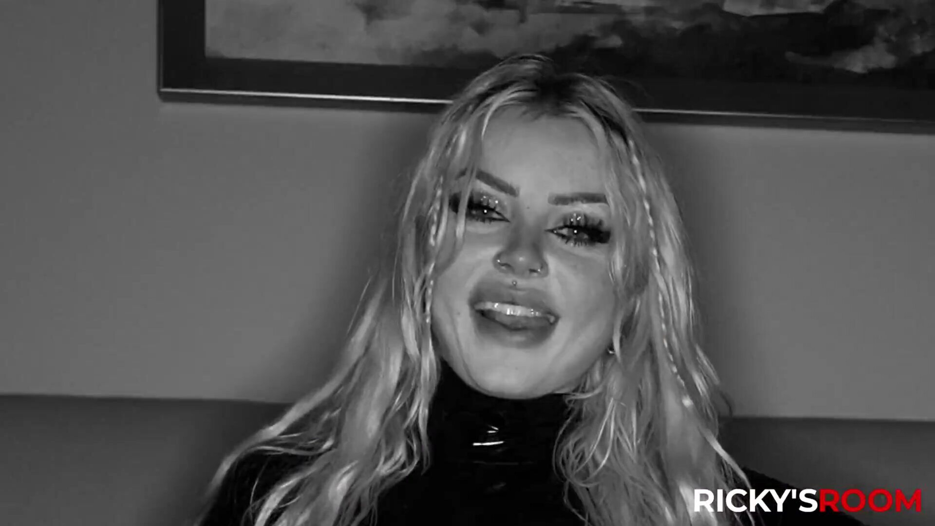 Nichole Saphir Unzip For Easy Access - milf - big ass - blowjob