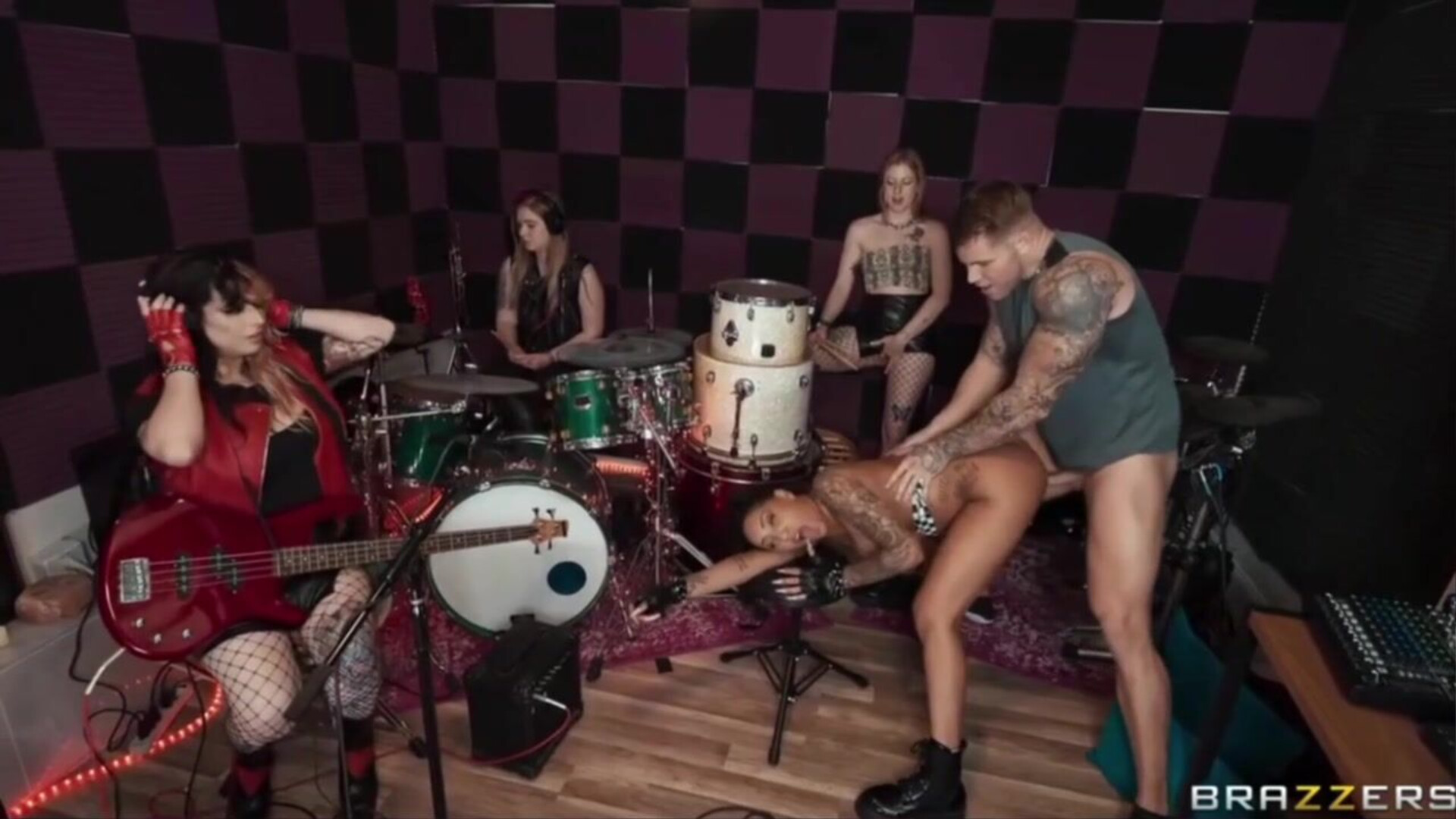 Rocker Pussy For The Jocks Cock - big ass - big tits - blowjob - sex - fuck