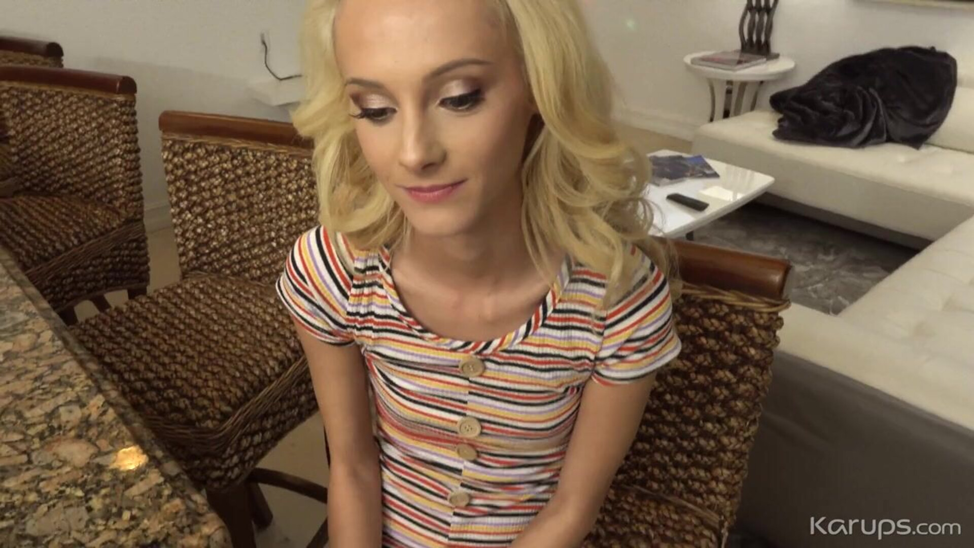 Sadie Harts POV - pretty face - pretty mouth - slim body l