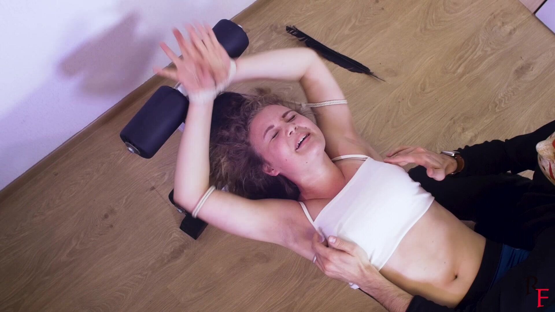 TickleTherapy Vanda Is Very Ticklish Upper Body Invasion - fetish - russian - teen