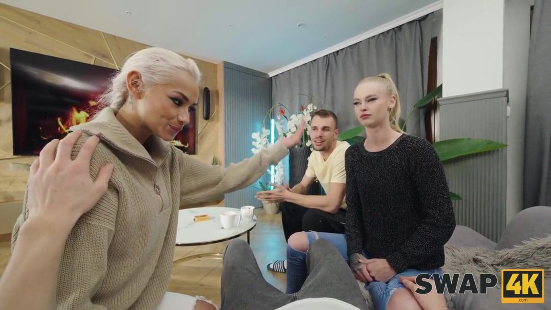 Veronica Leal & Ariela Donovan Took Shower, Got No Pussy - latin - spanish - blowjob
