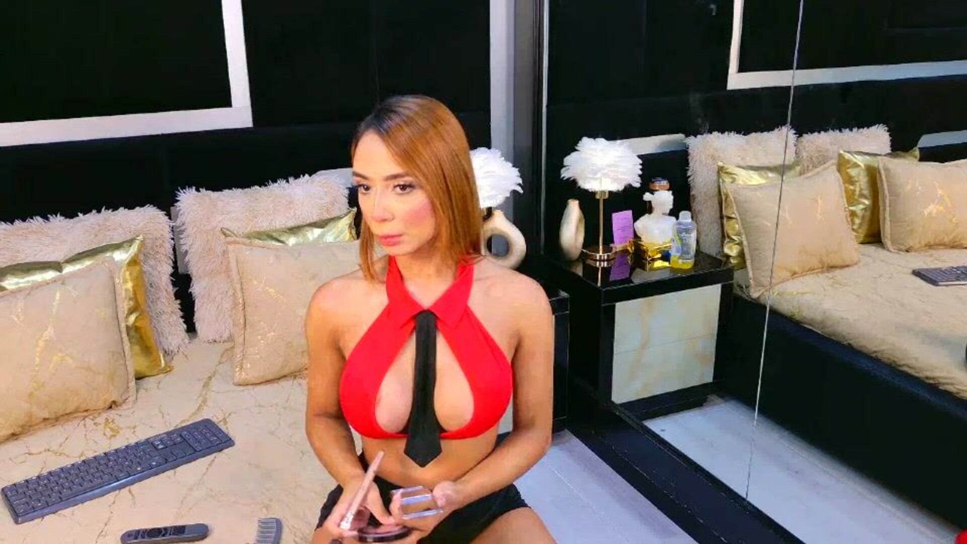 alanaferrara 2025 12 01 22h20m08s - webcam