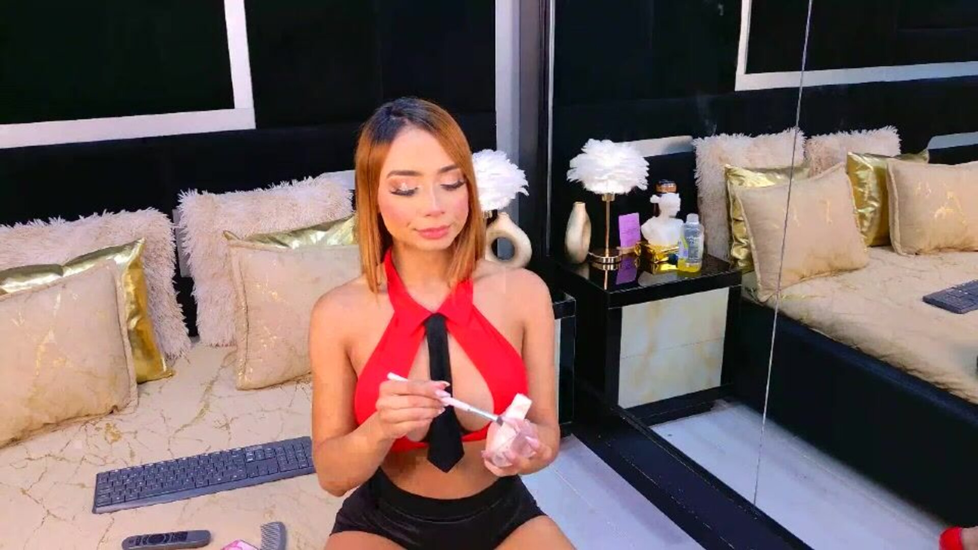 alanaferrara 2025 12 01 22h20m08s - webcam