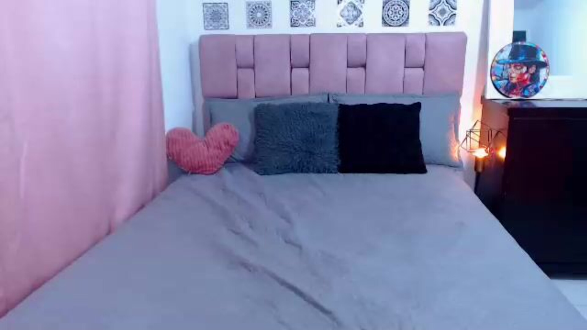 amy roger 2026 01 07 00h04m29s - webcam
