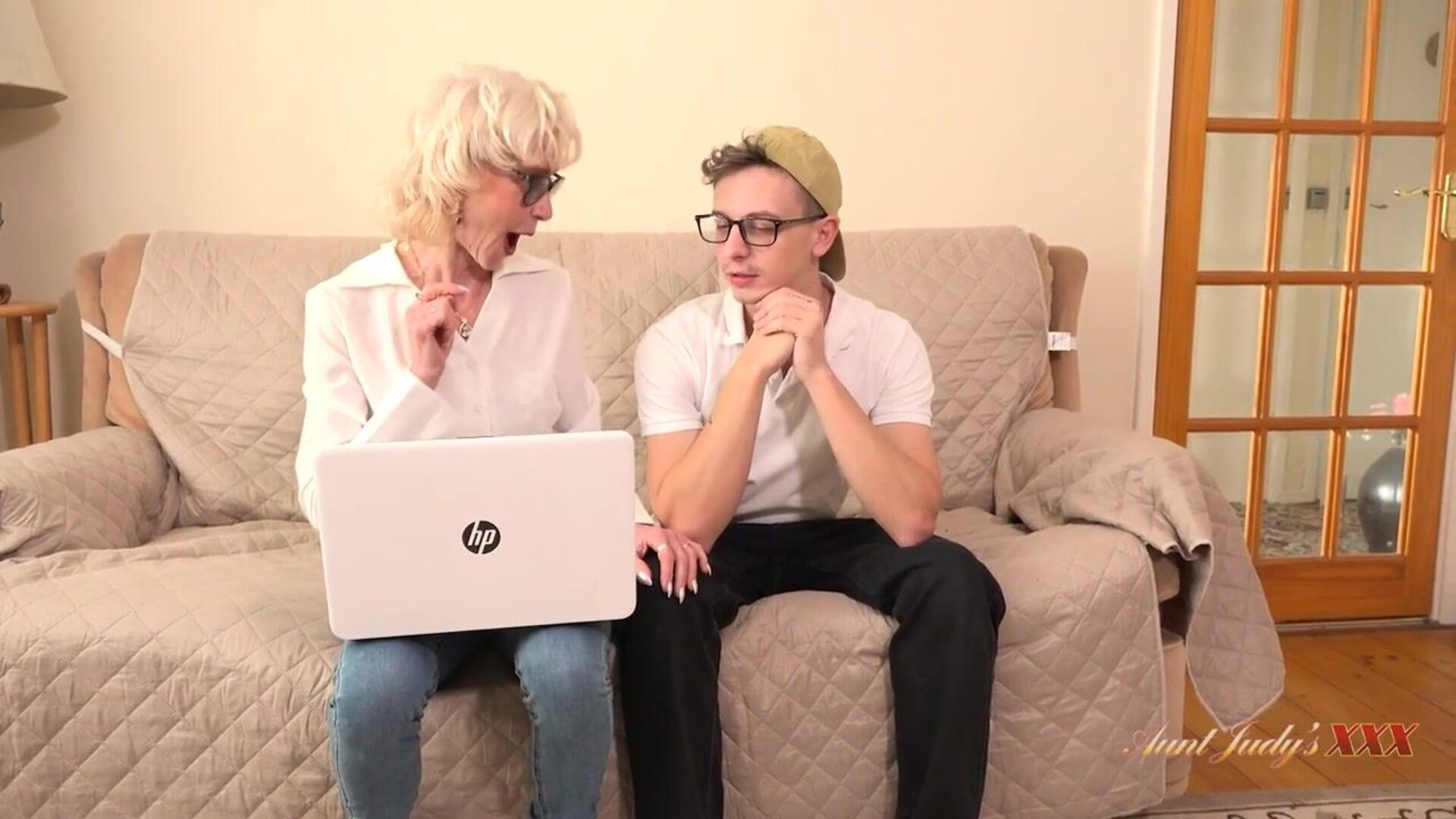 Dee Lite Dee Lite Calls in Tech Support and Offers Alternative Payment Solution - milf - mature - big ass - blowjob