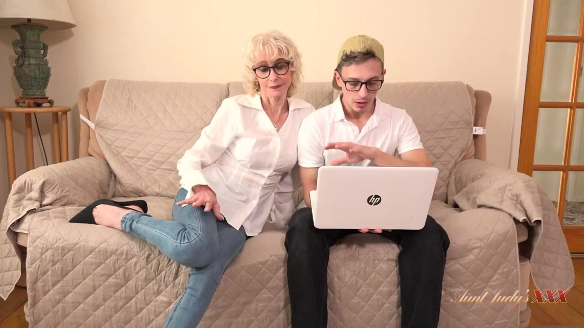Dee Lite Dee Lite Calls in Tech Support and Offers Alternative Payment Solution - milf - mature - big ass - blowjob