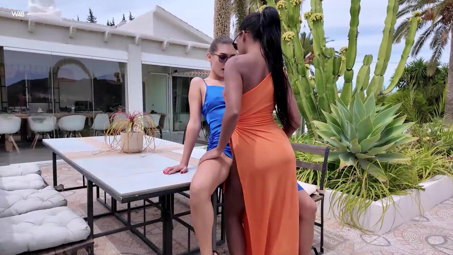 Ellie Luna & Sofi Vega Lover's Fun - lesbian