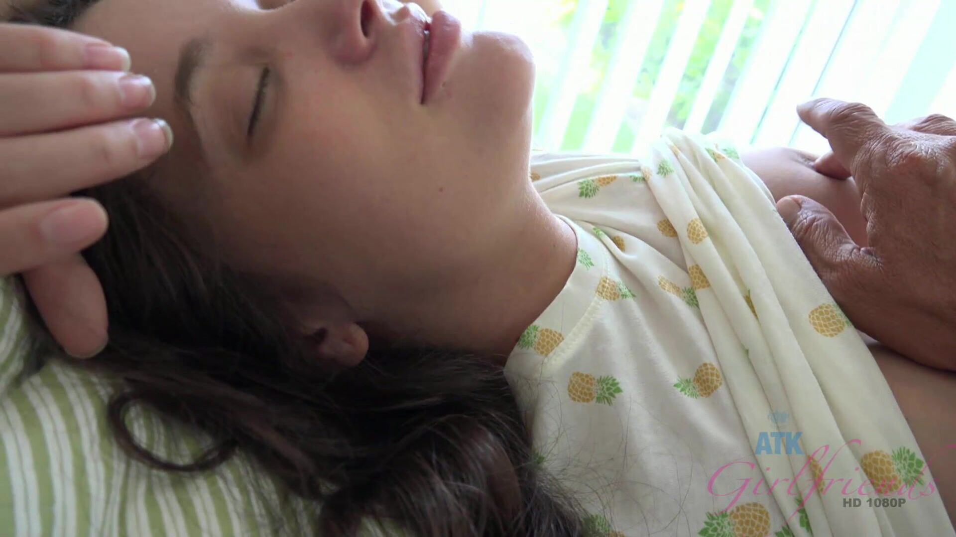 Gia Paige Gia takes a trip back to Hawaii, but just wants to fuck - pov