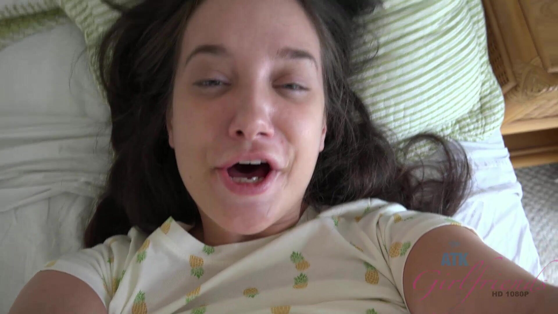 Gia Paige Gia takes a trip back to Hawaii, but just wants to fuck - pov