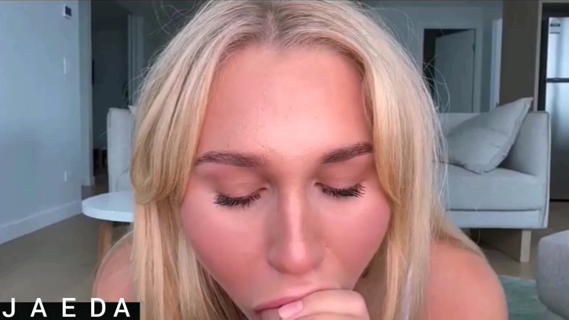 Jaeda Boyd POV 2 - pretty face - pretty mouth - blue eyes
