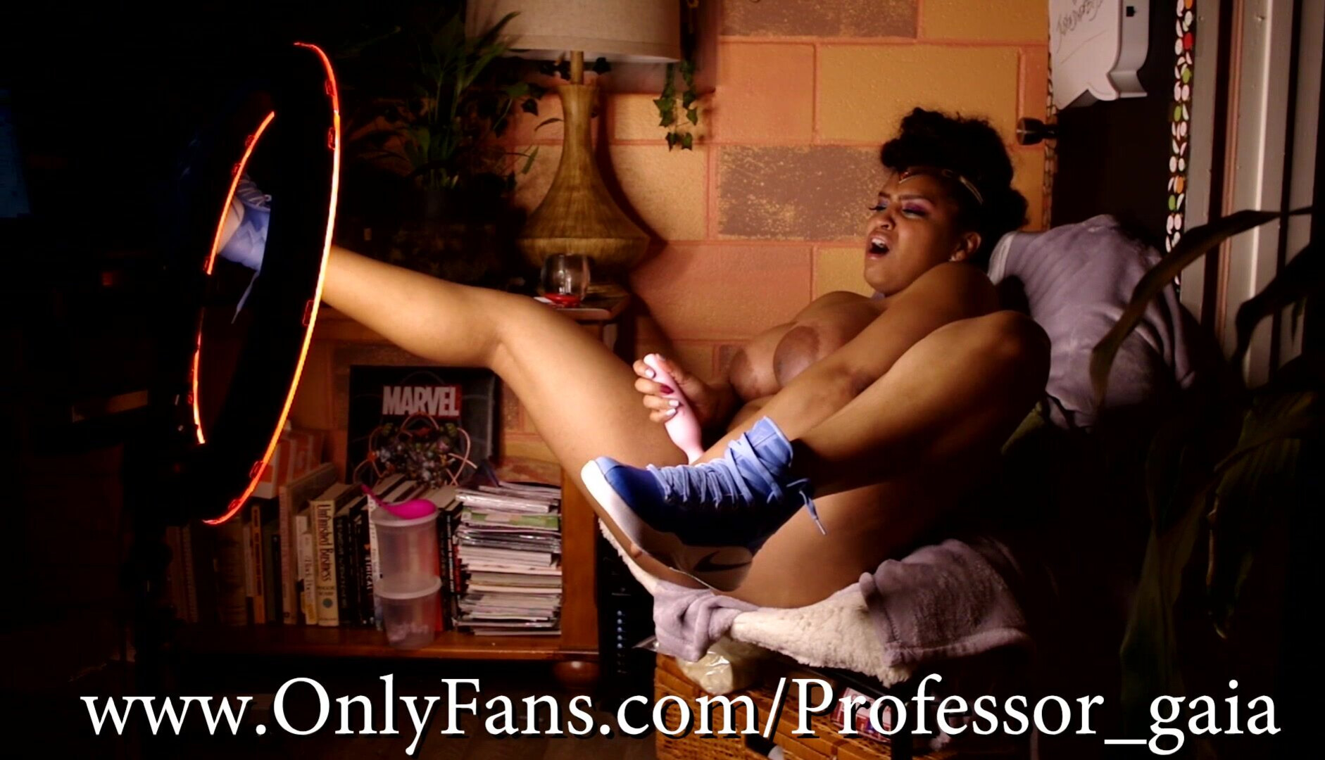 Professor gaia intro to shoe porn - bbw - big tits - solo
