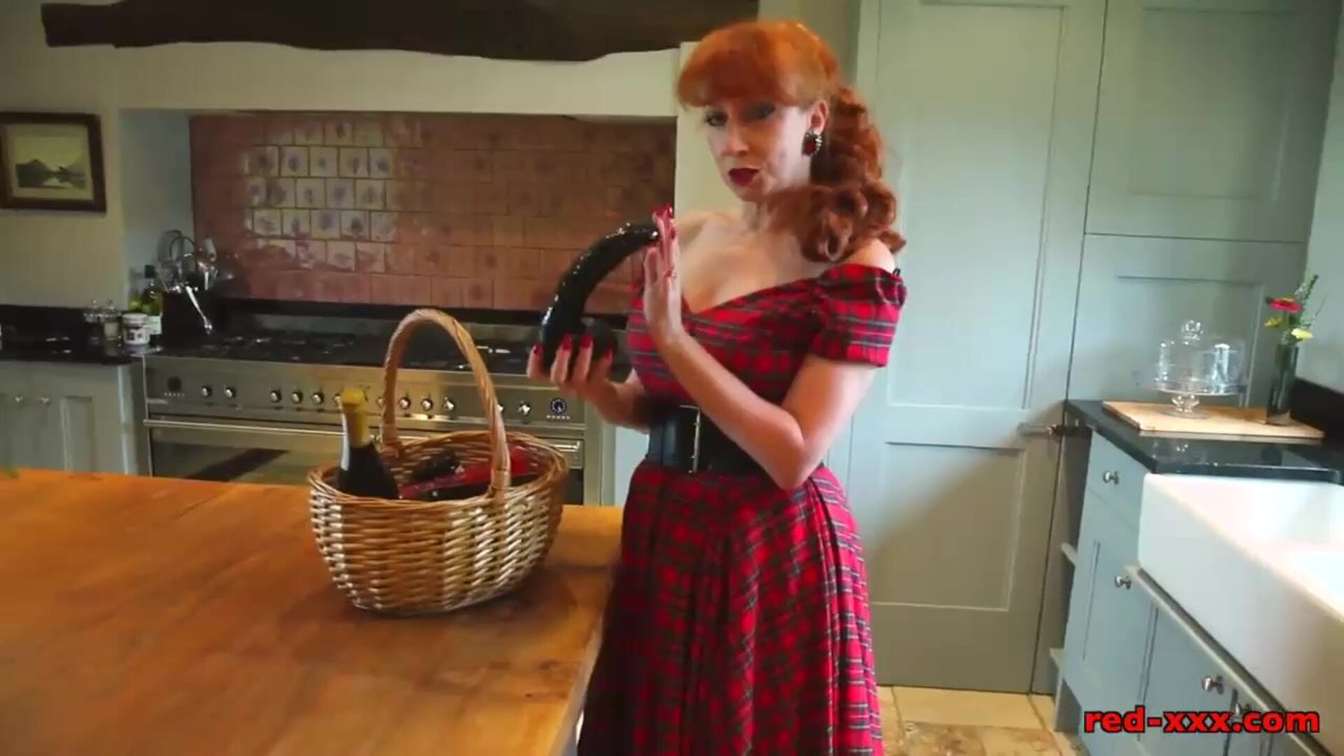 Red Xxx Horny Housewife - british - milf - solo - dildo