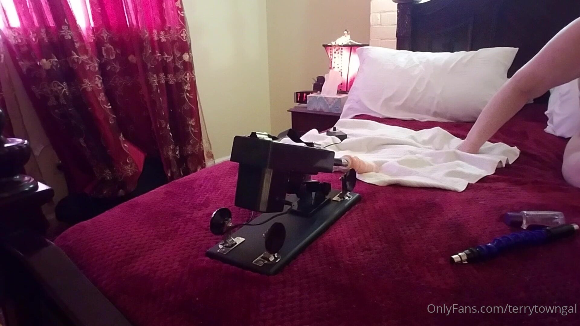TerryTownGal Fucking machine! Literally, this fucking machine is a hoot - mature - gilf - masturbation