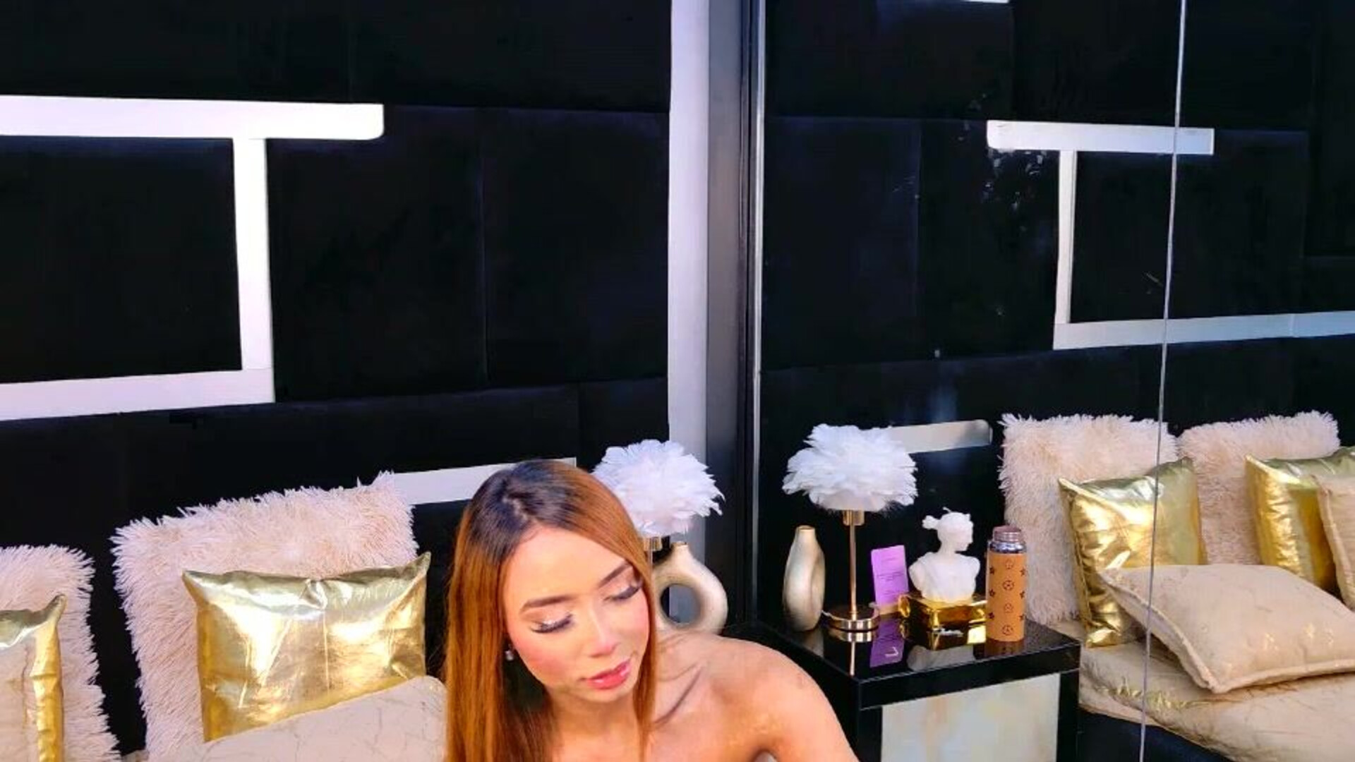 alanaferrara 2025 12 02 23h54m08s - webcam