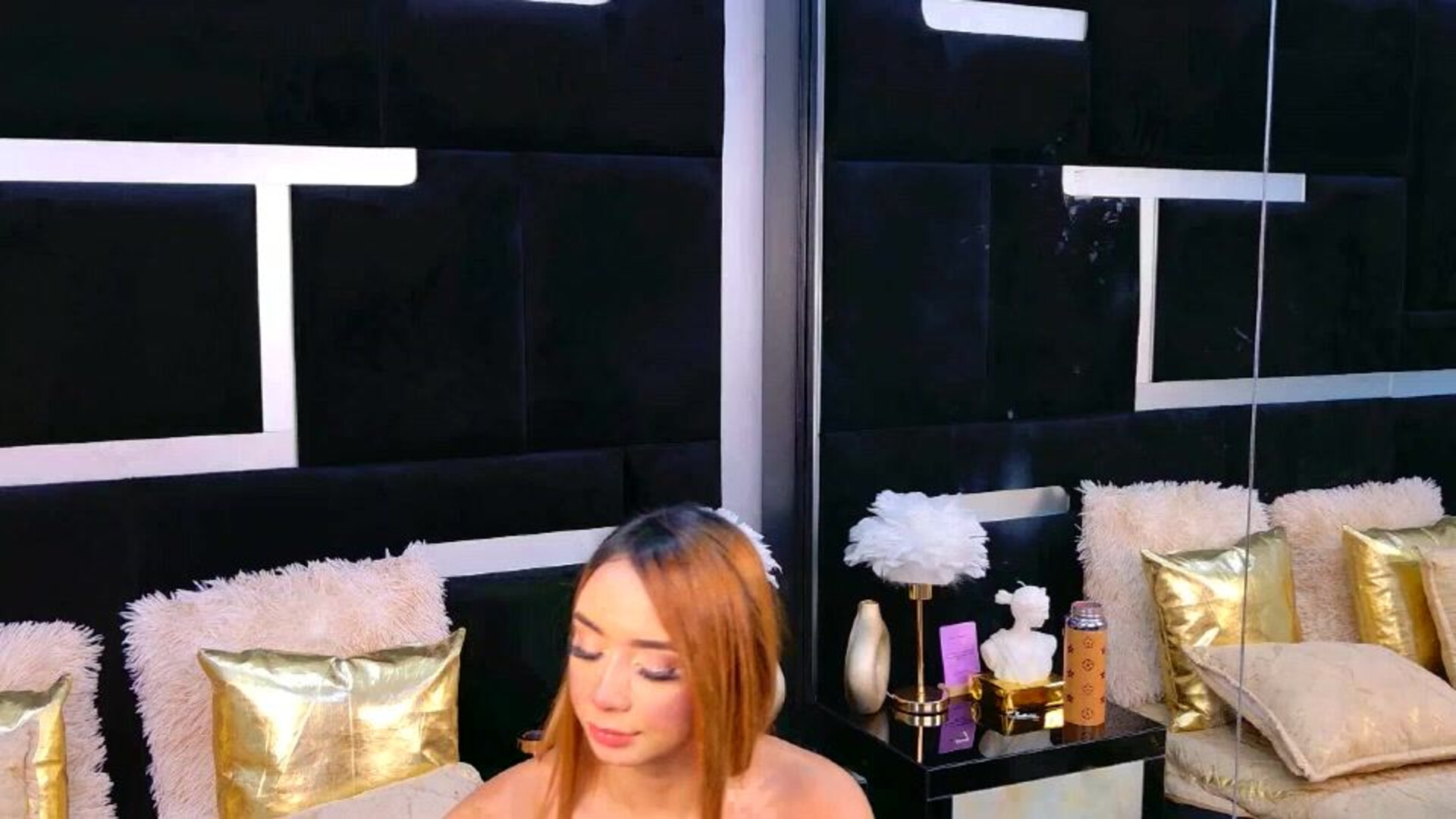 alanaferrara 2025 12 02 23h54m08s - webcam