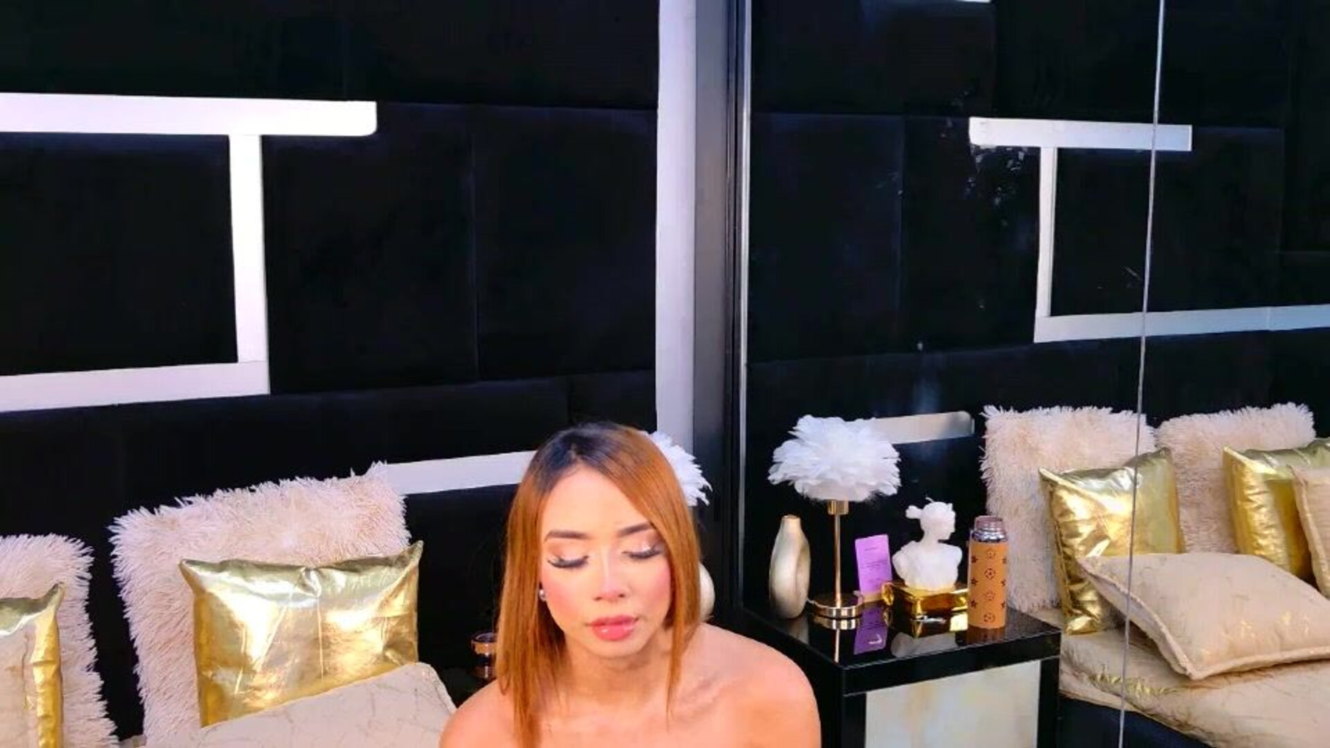 alanaferrara 2025 12 02 23h54m08s - webcam