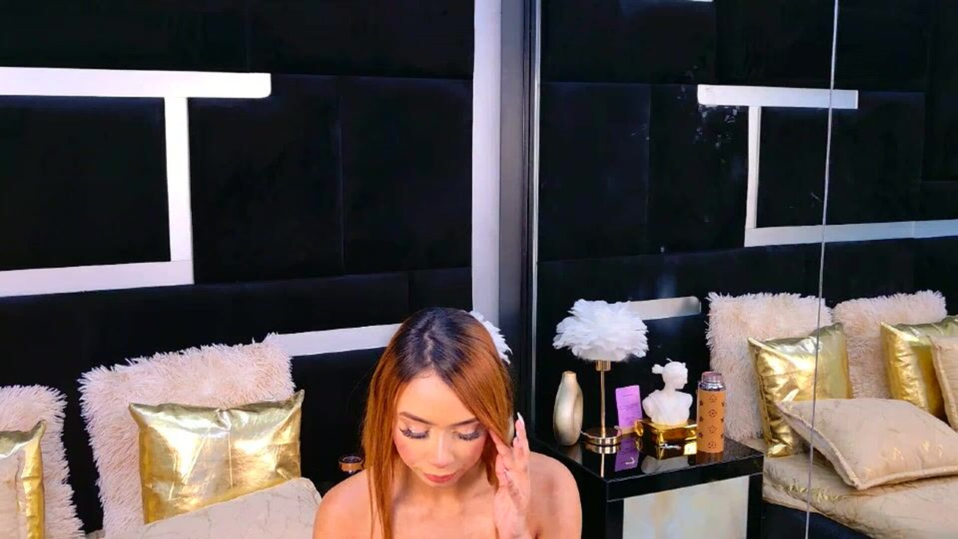 alanaferrara 2025 12 02 23h54m08s - webcam