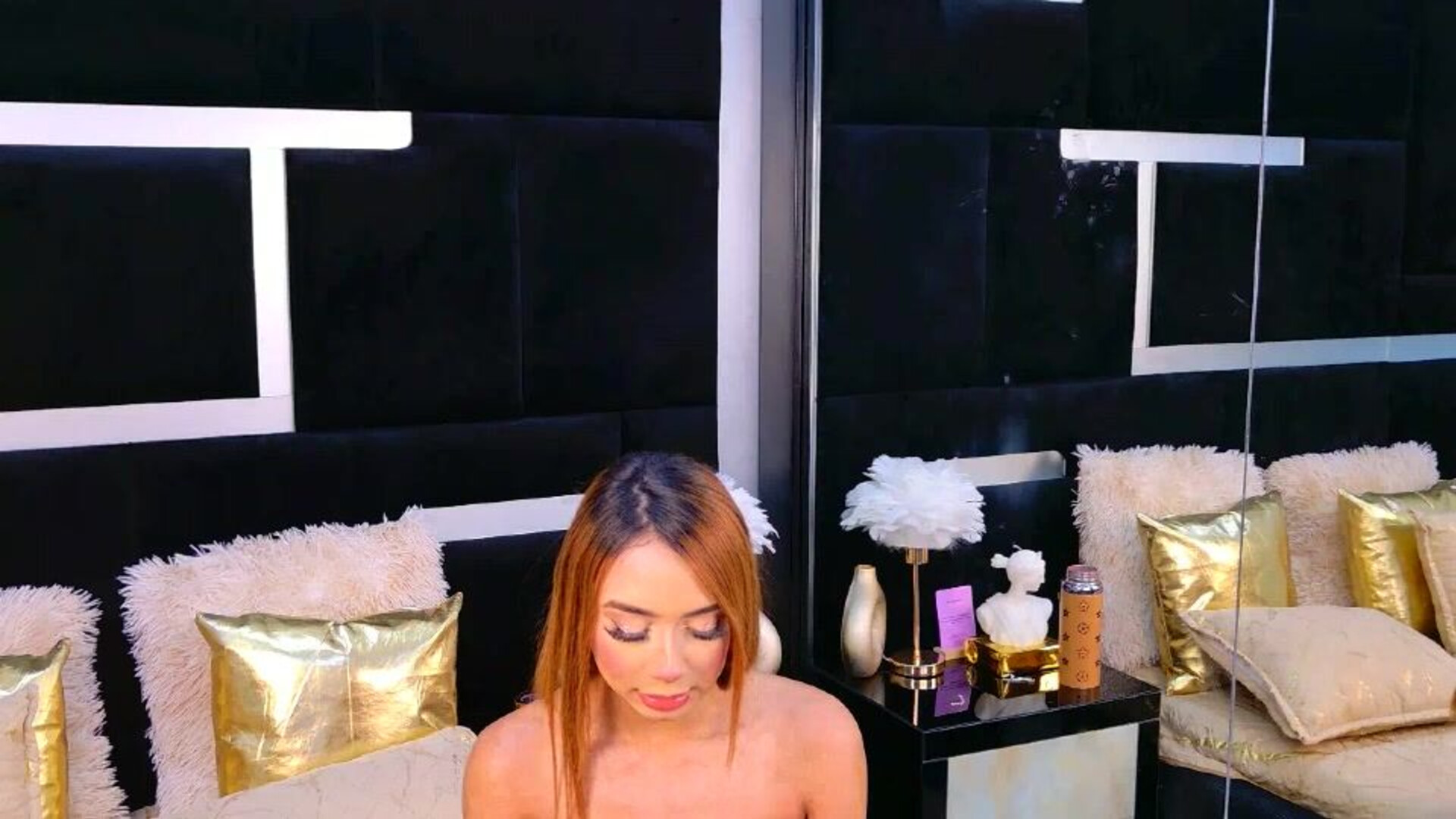 alanaferrara 2025 12 02 23h54m08s - webcam