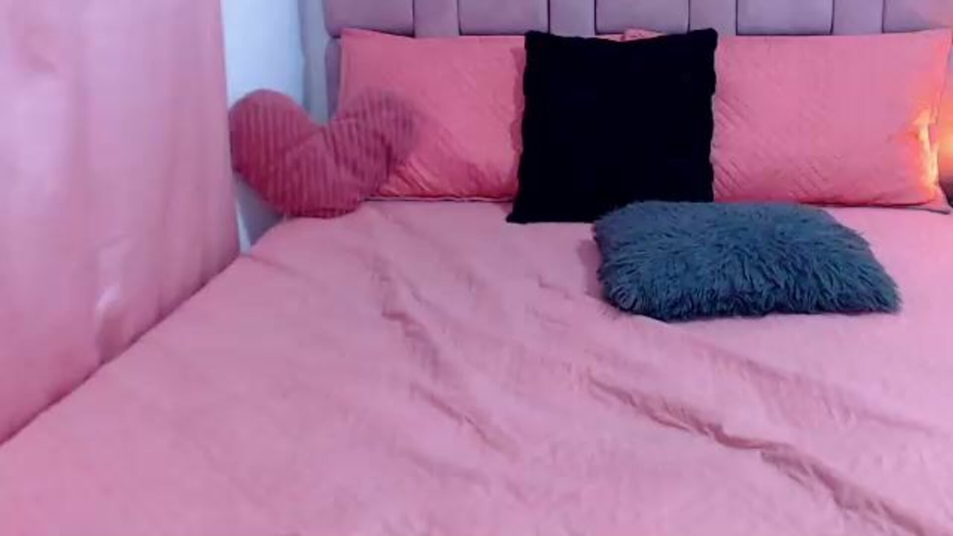 amy roger 2026 01 08 02h17m45s - webcam