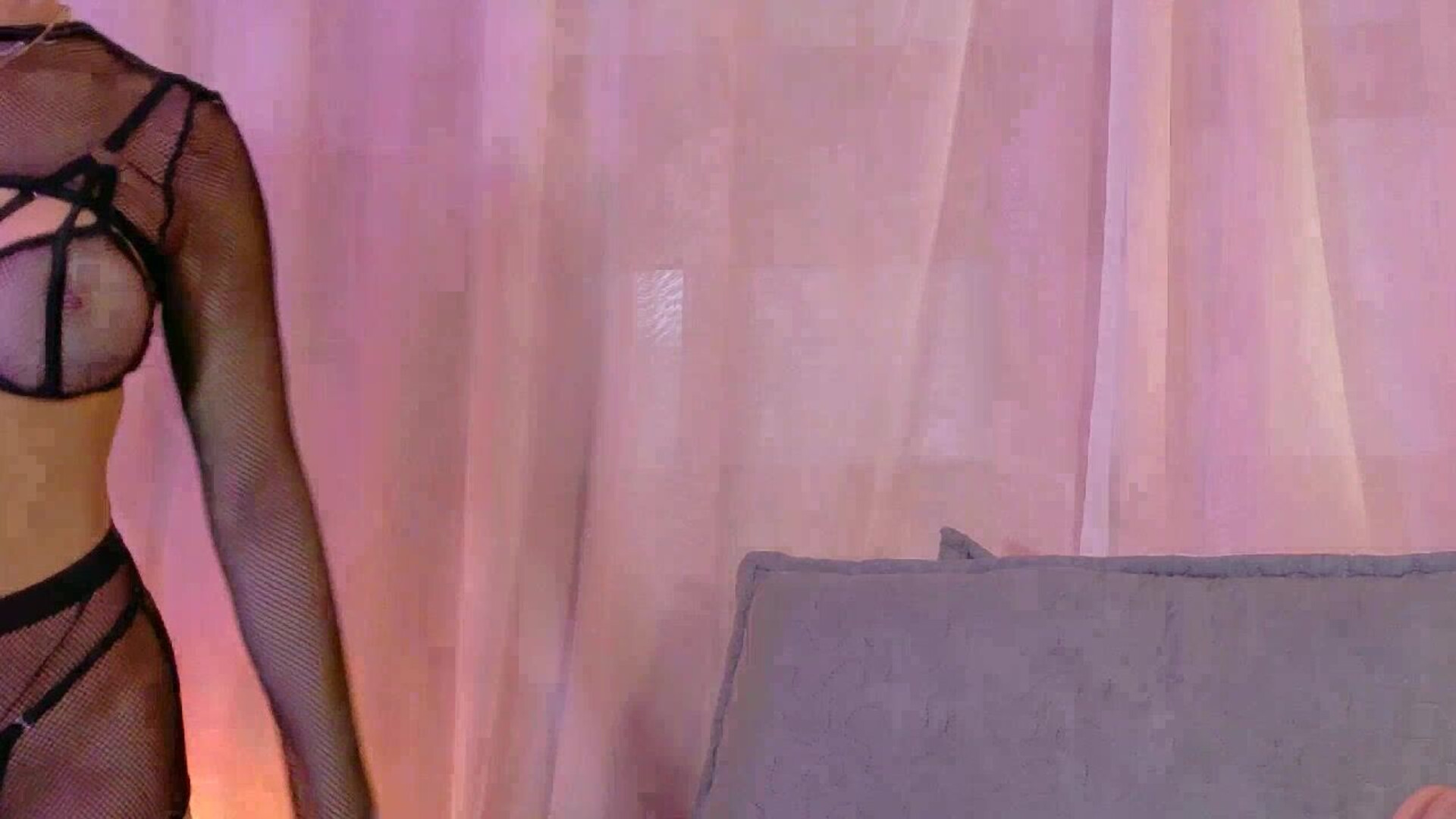 zeynejohnson 2025 11 23 17h02m50s - webcam