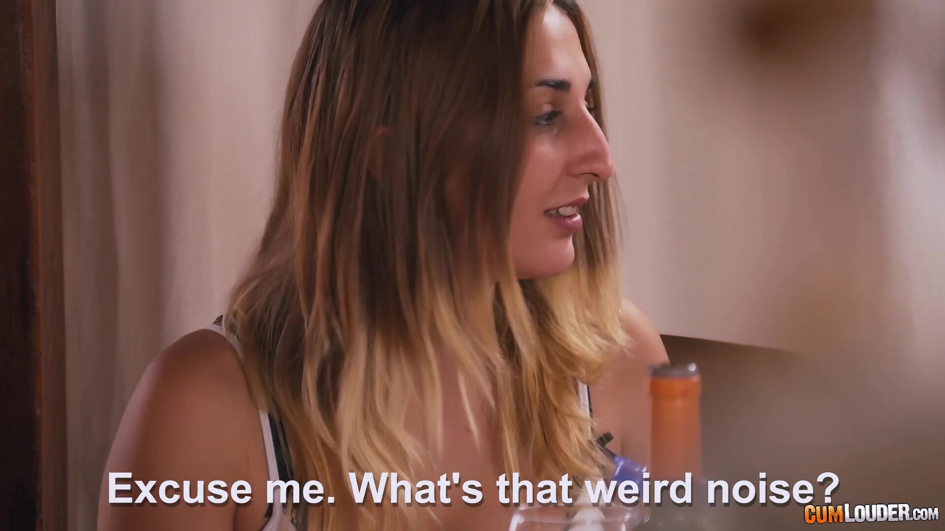 Alexa Tomas waitress - babe