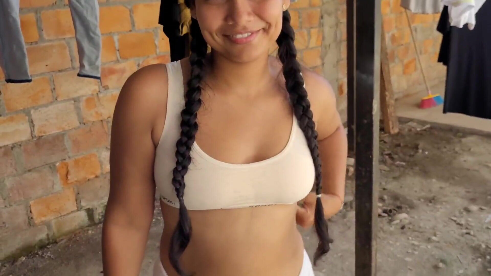 Con la esposa del vecino - teen - latina - blowjob - outdoor