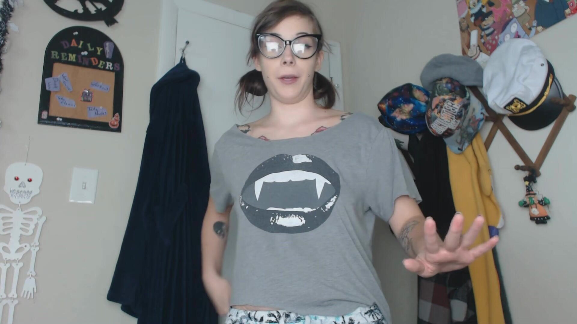 DamnedestCreature Bitchy Sis Teaches You To Stroke - solo - softcore - amateur