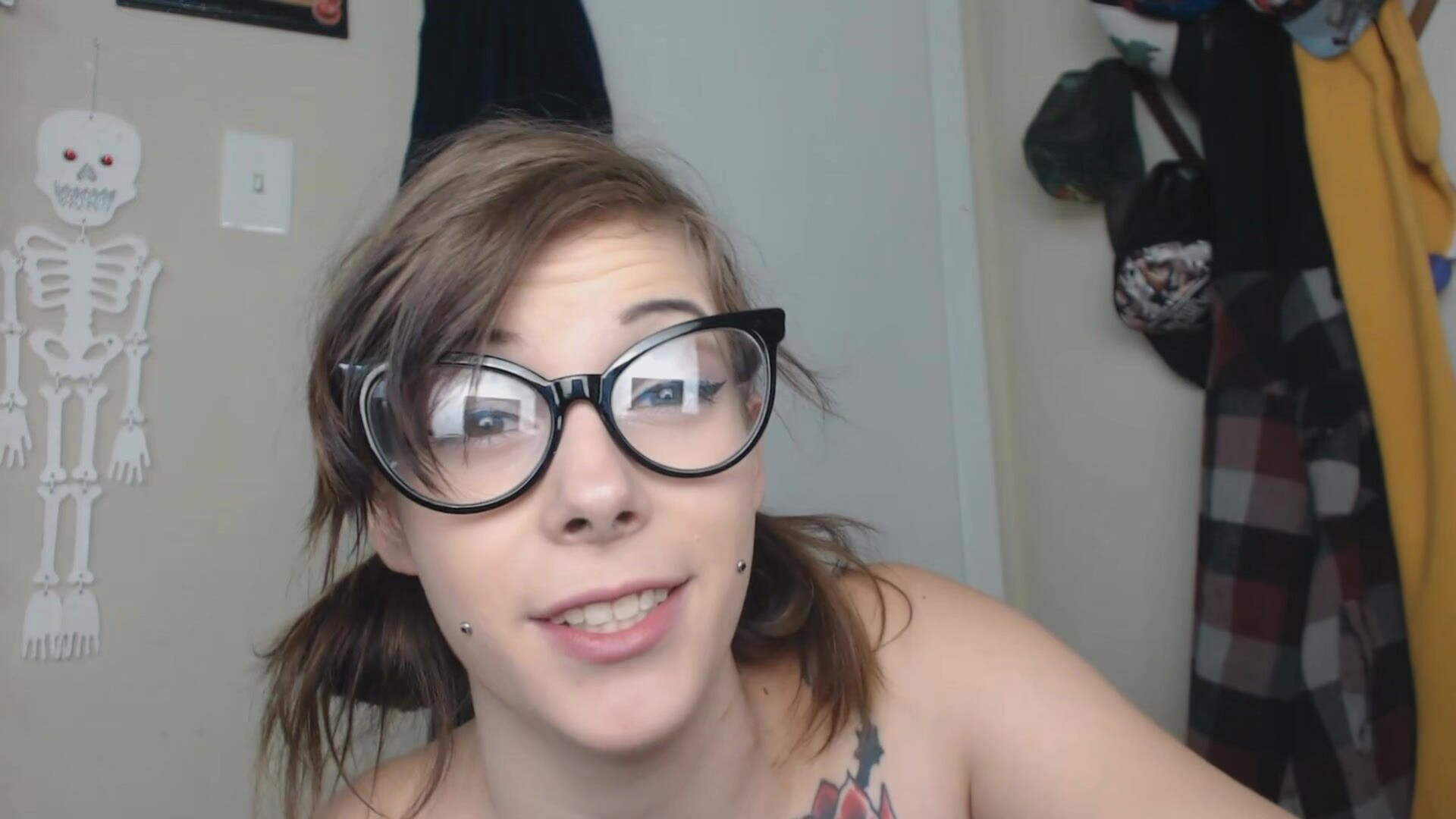 DamnedestCreature Bitchy Sis Teaches You To Stroke - solo - softcore - amateur