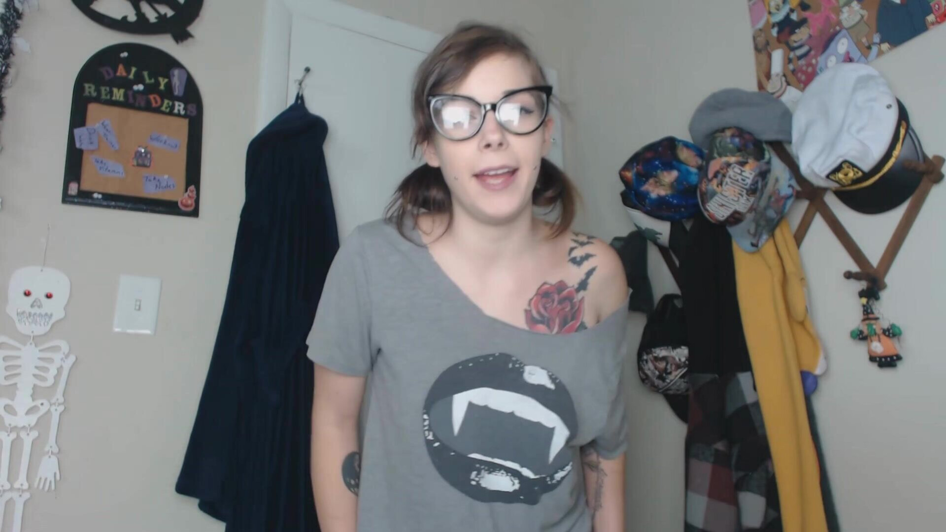 DamnedestCreature Bitchy Sis Teaches You To Stroke - solo - softcore - amateur