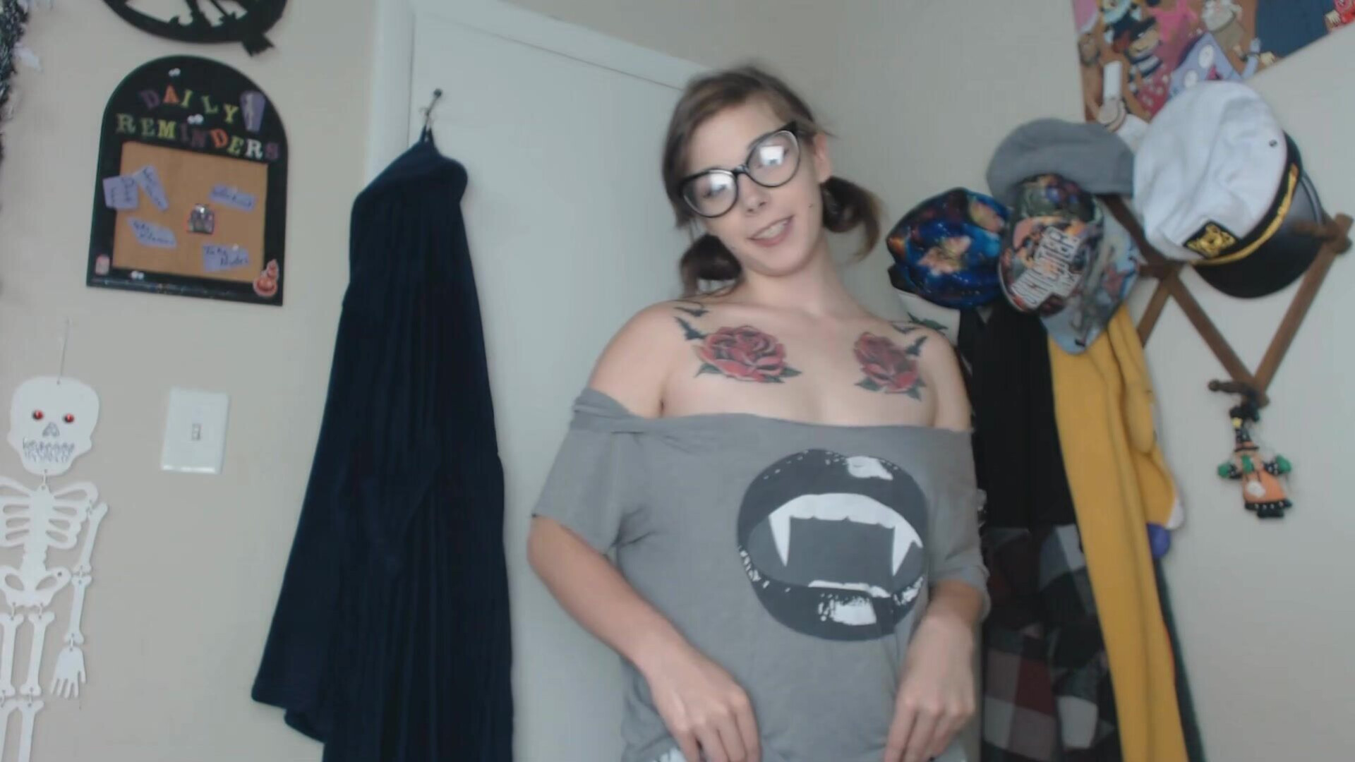 DamnedestCreature Bitchy Sis Teaches You To Stroke - solo - softcore - amateur