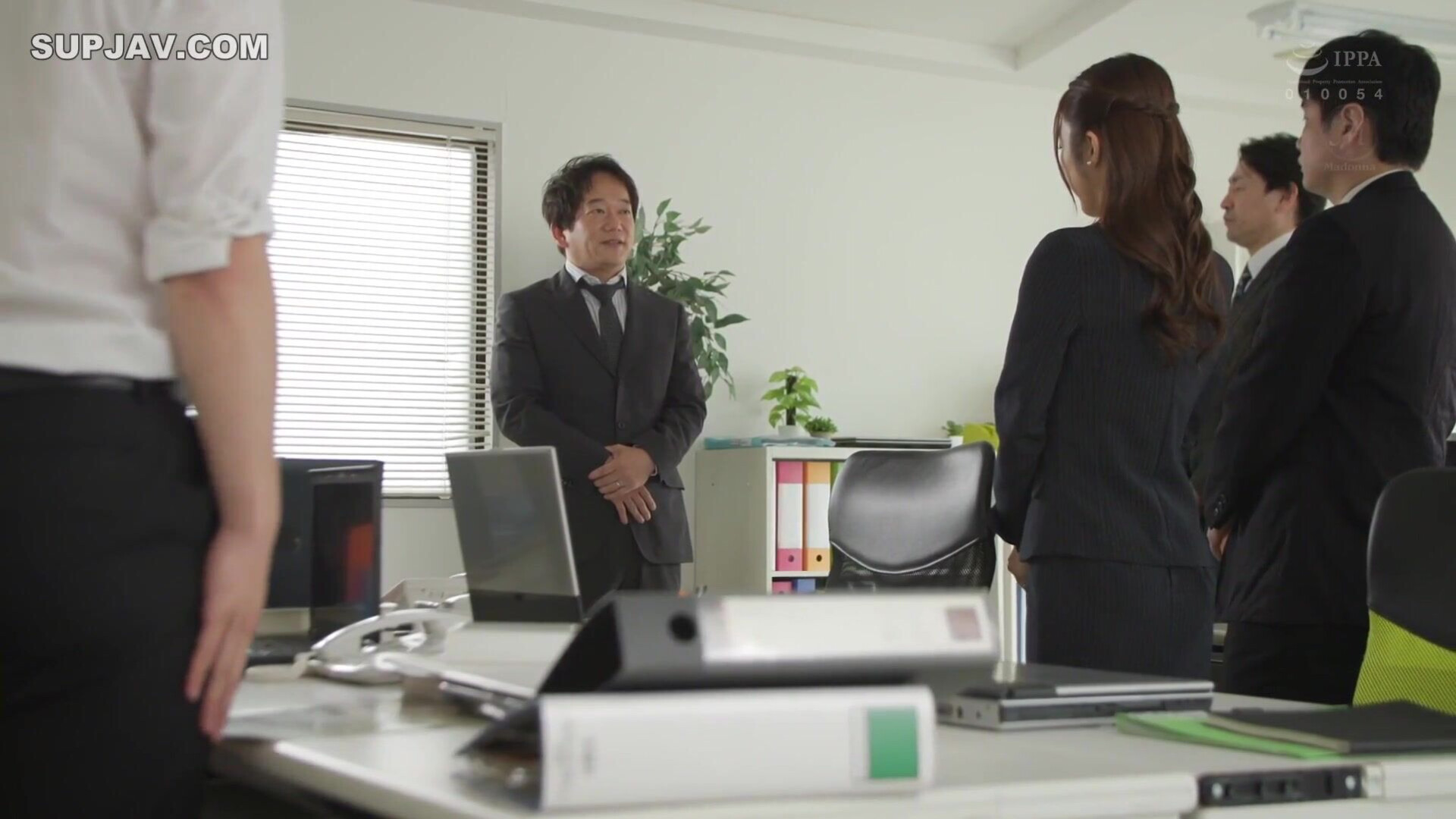 Kanna Abe SLIM PETITE Who Is Rumored To Be The director s Mistress - babe
