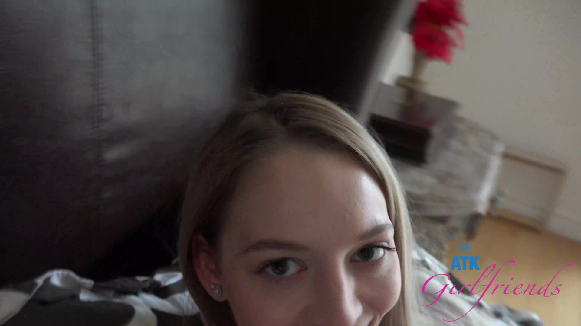 Lily Larimar Lily flashes you at the Selfie Museum! [PornSeed.Net] - pov - sex