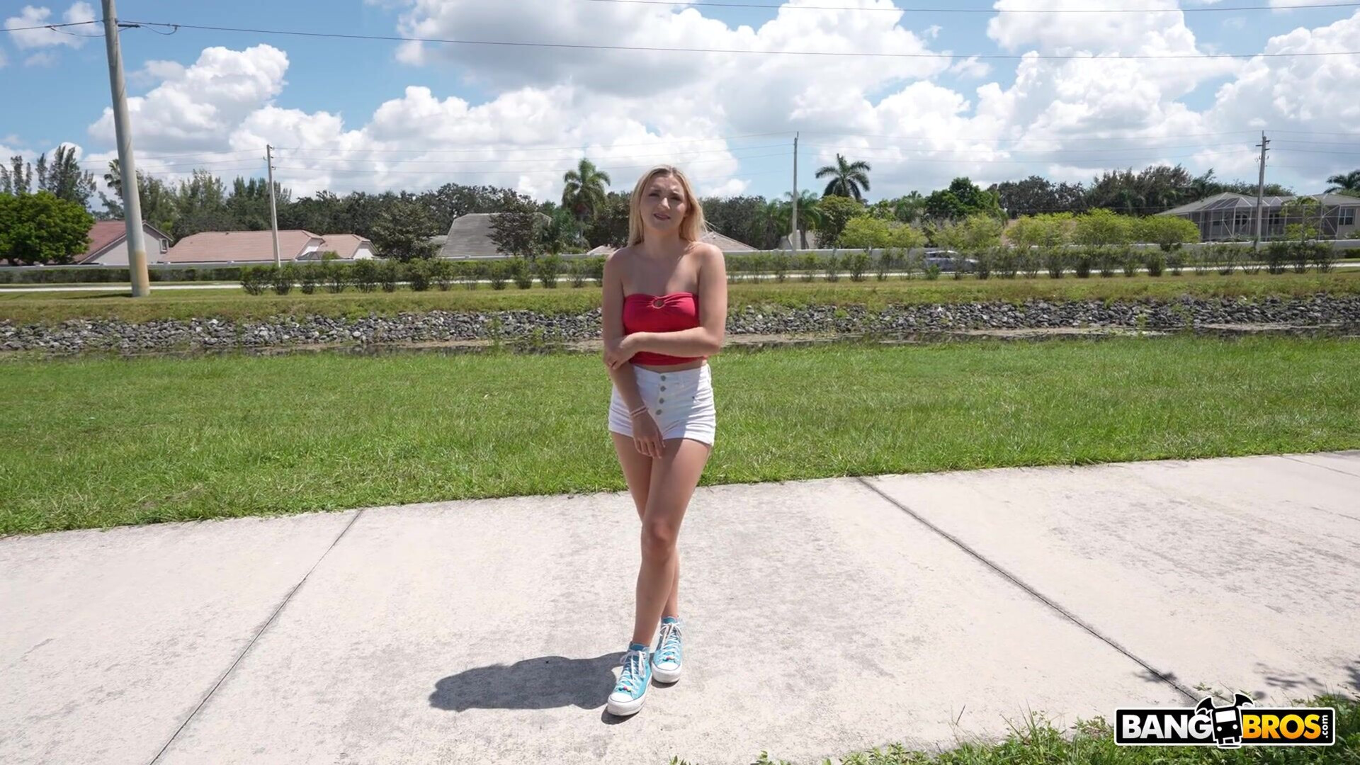 Pulling Up On Molly - sexy