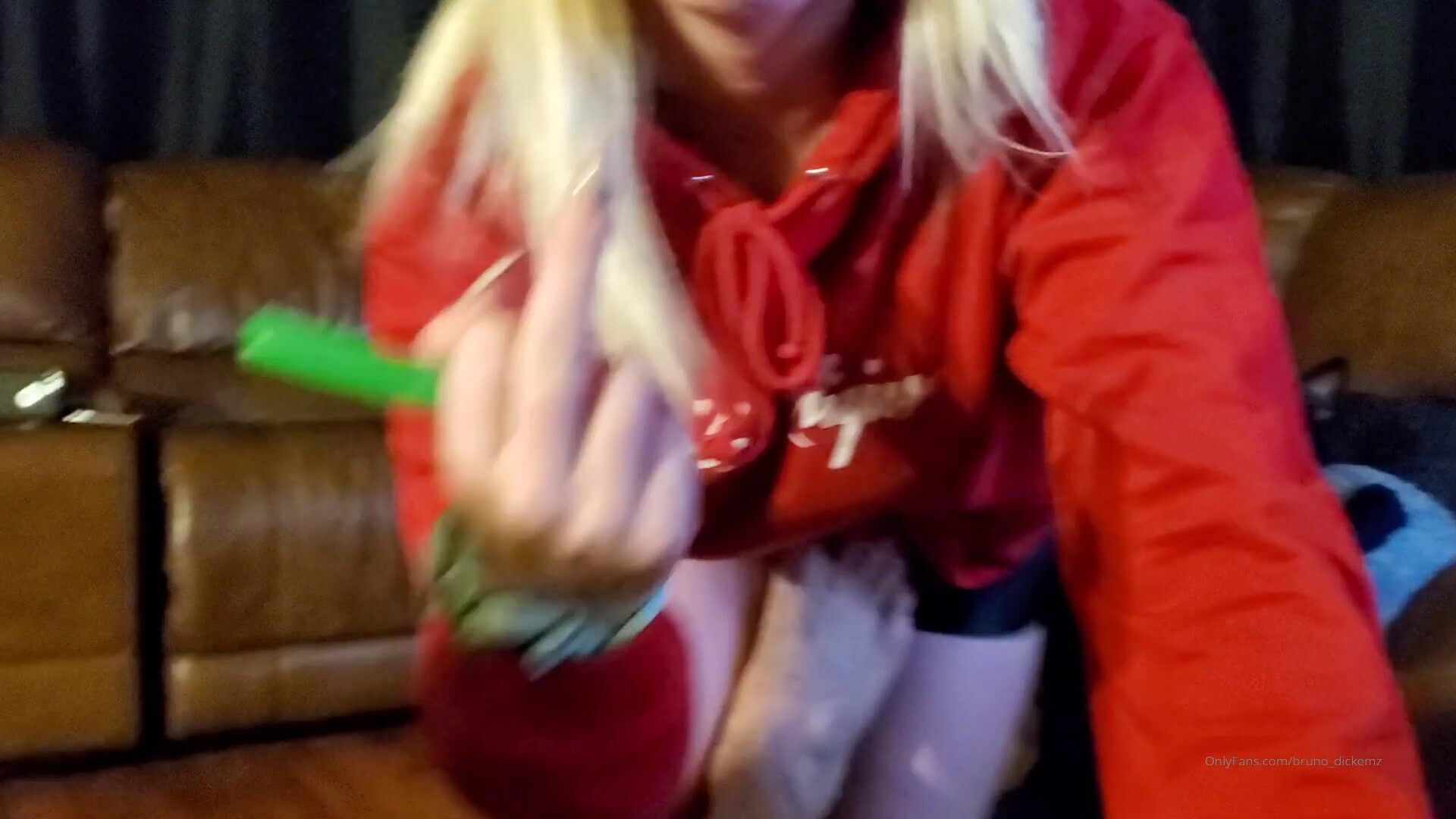 Simultaneous Cock And Foot Sucking (Anglepart 1) - pov - hardcore - handjob