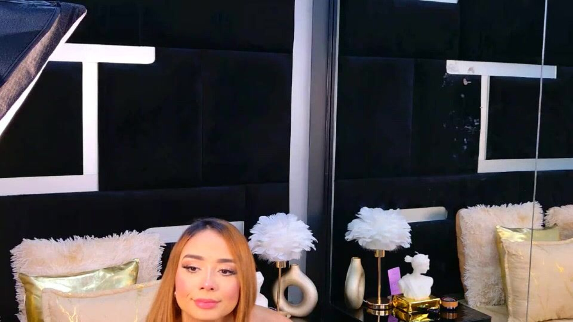 alanaferrara 2025 12 03 19h23m12s - webcam