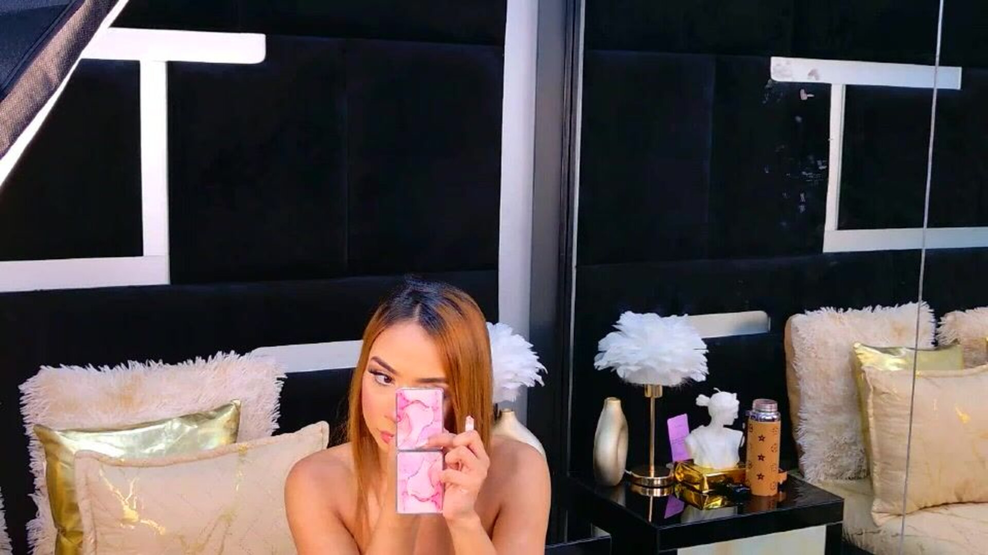 alanaferrara 2025 12 03 19h23m12s - webcam