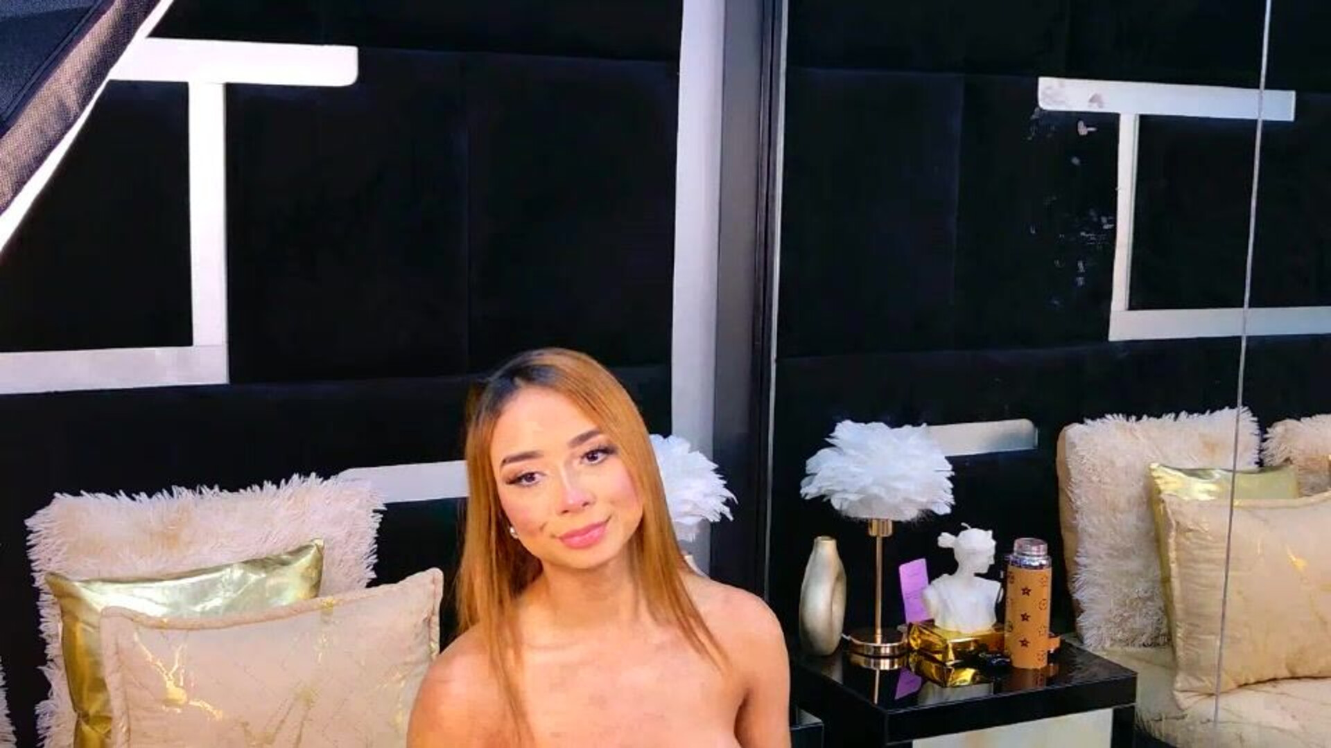 alanaferrara 2025 12 03 19h23m12s - webcam