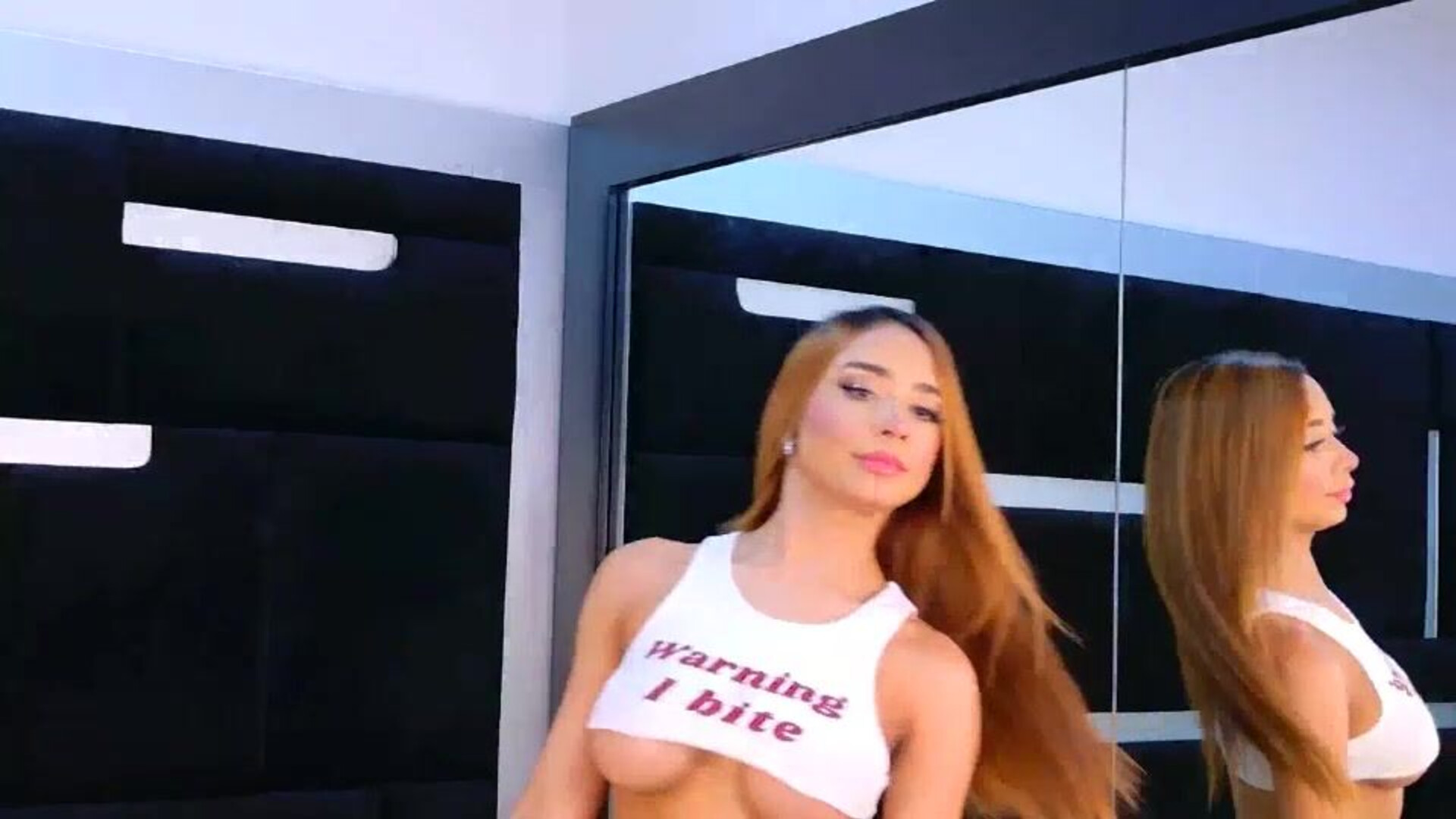 alanaferrara 2025 12 03 19h23m12s - webcam