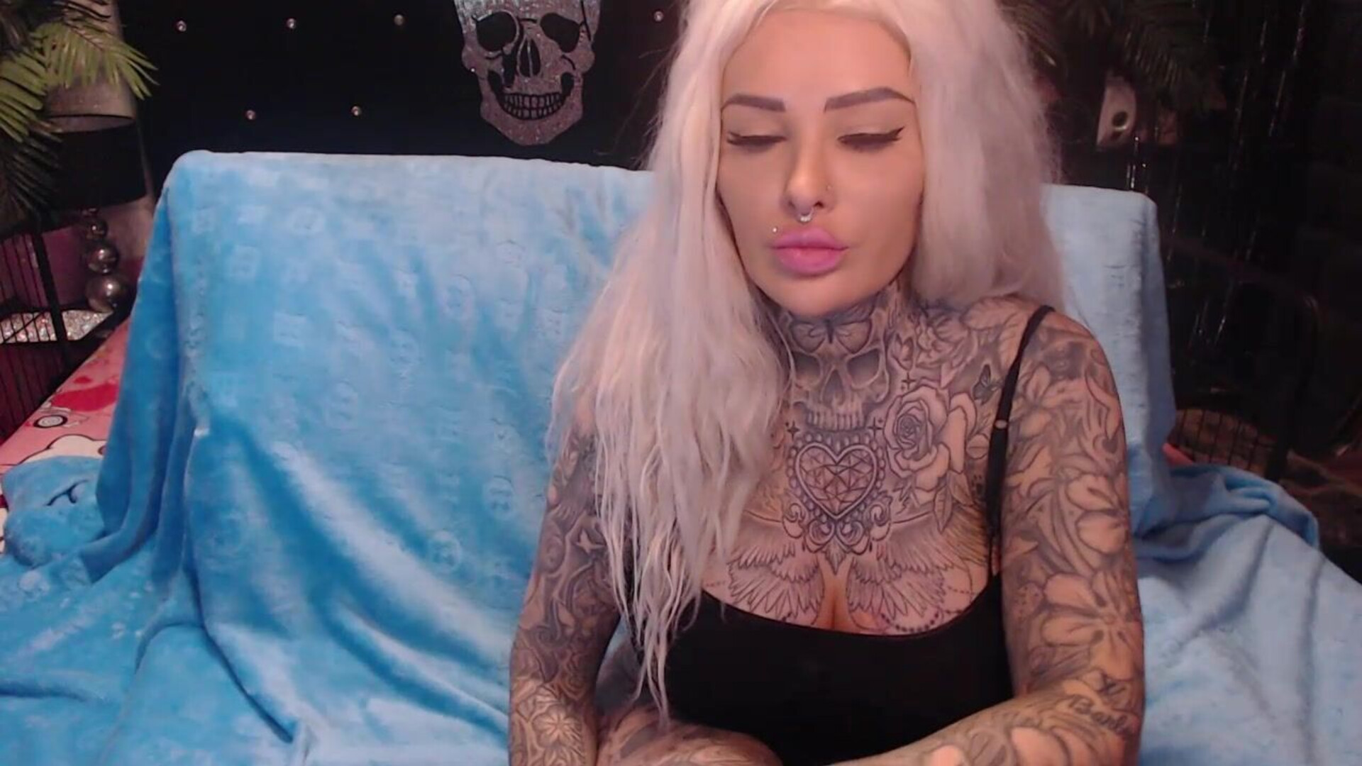 mila elaine 2025 11 30 18h00m37s - webcam