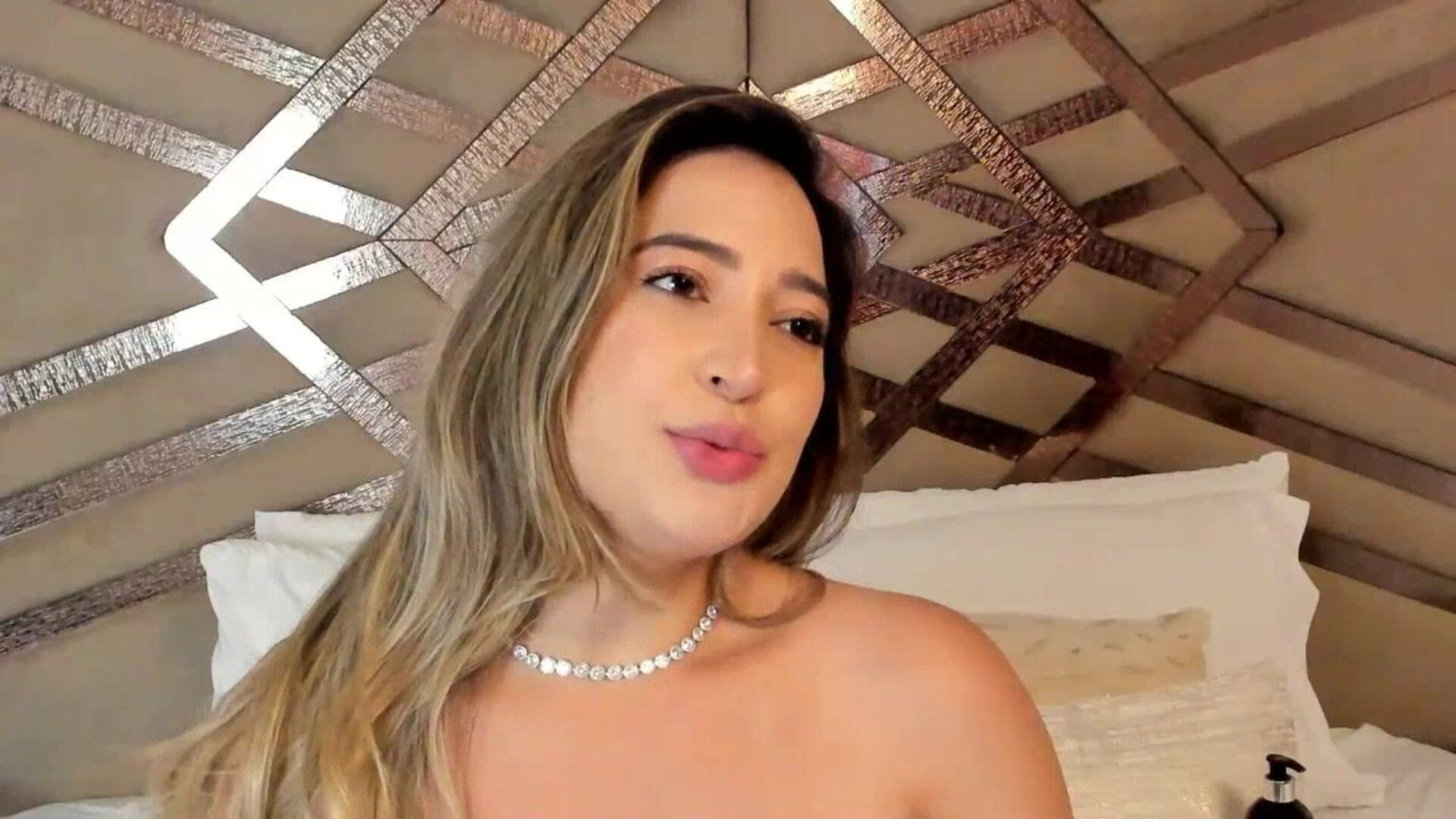 rafaelakovalenkoo 2025 11 23 09h40m14s - webcam