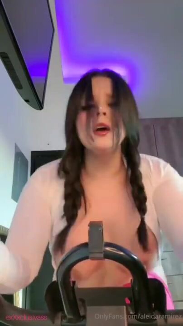 Aleida Ramirez Masturbates While Riding A Bike - curvy - big natural