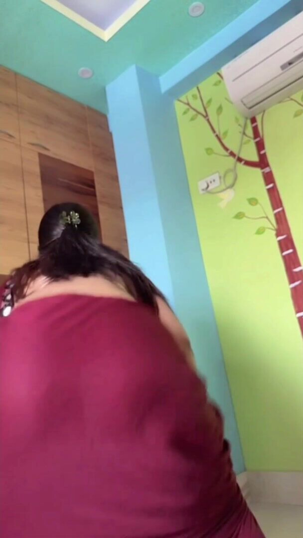 Hot Desi Babe Twerk in Saree - desi - saree - twerking - twerk - big ass - dance - dancing