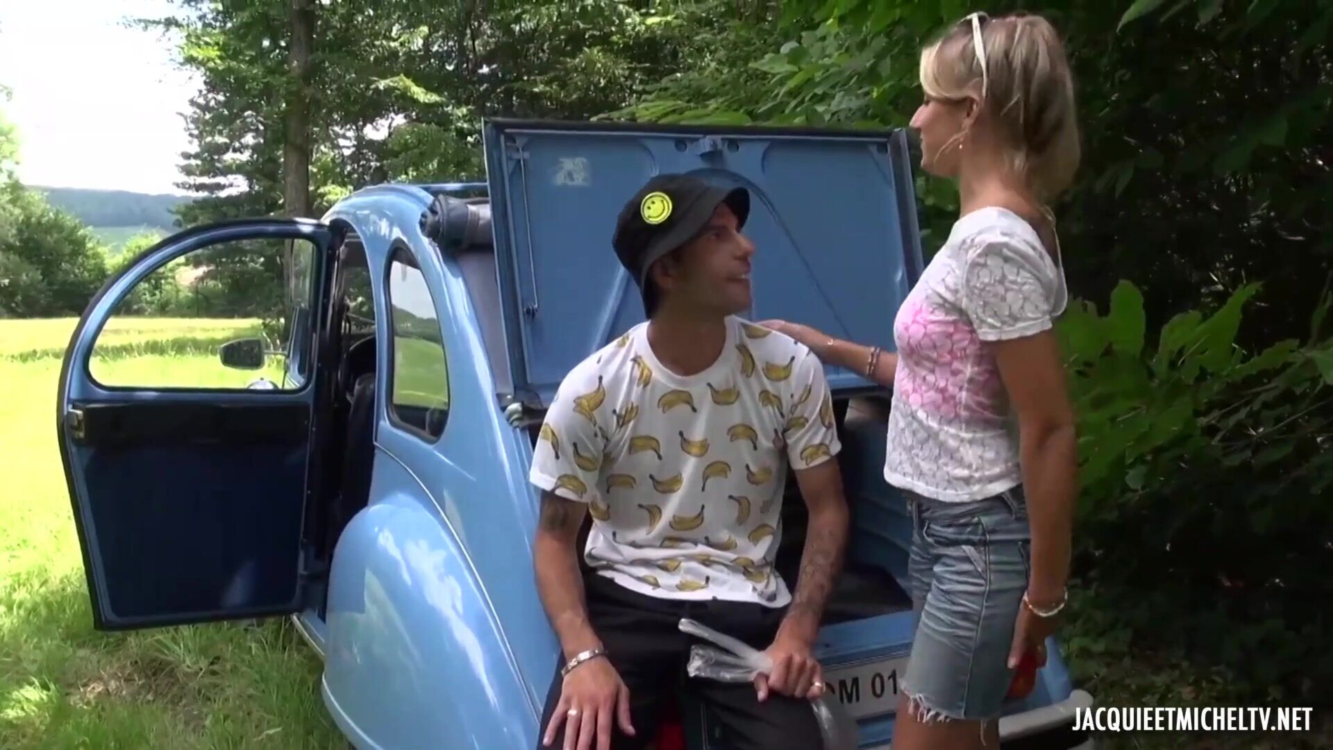 Kelly Wild camping (3) - blonde
